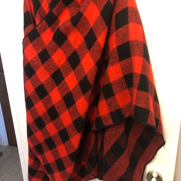Zara plaid red poncho - cozy for outdoor nights by the fire pit and into fall - Picture 6 of 8